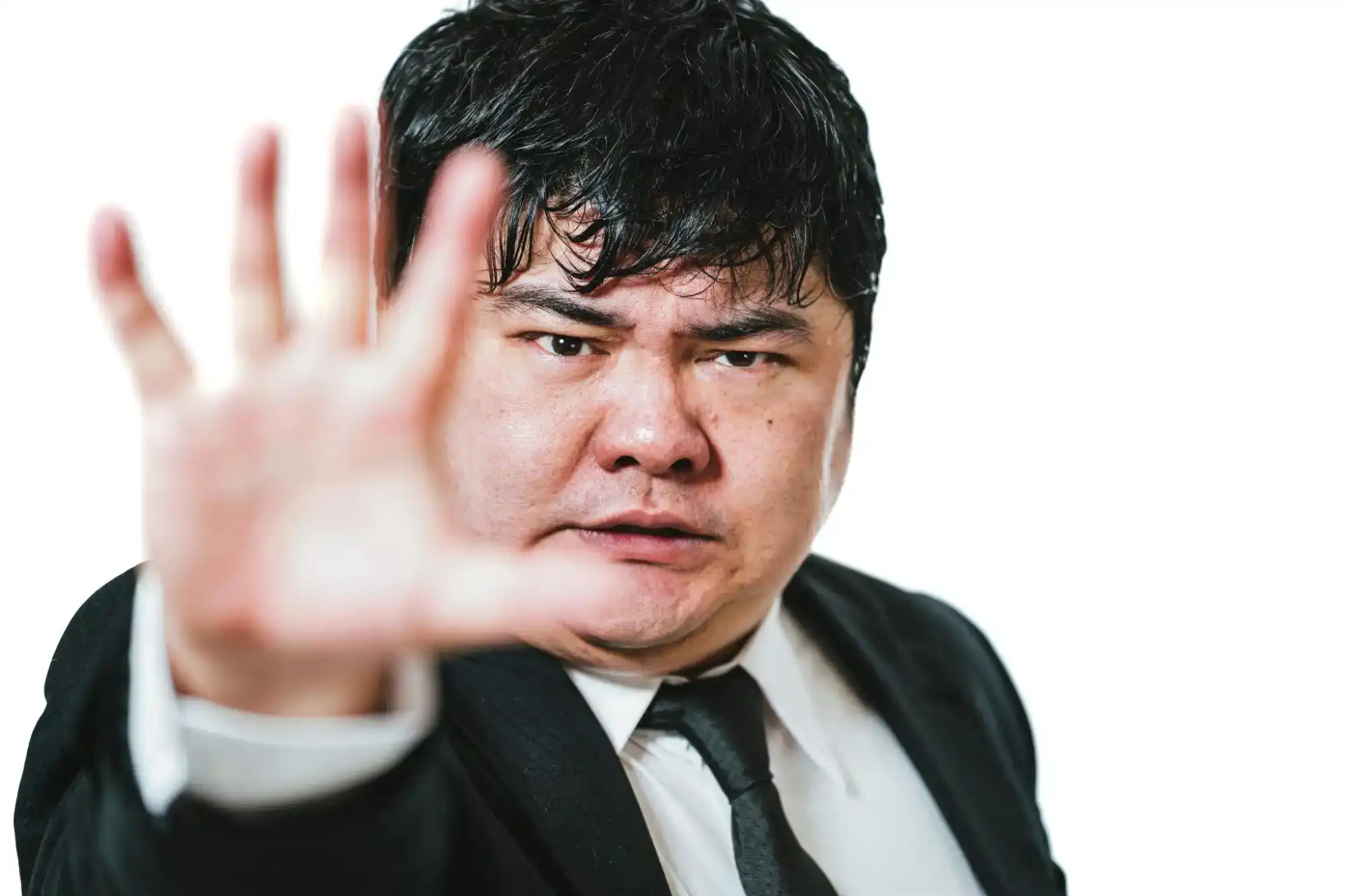 蜂の巣を見つけたとき、まずはこうしよう